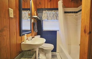 Hair dryer, towels, soap, toilet paper - Lake Greeson Cabin •Water View, Walk to Water • Peaceful 3BR Retreat (Kirby)