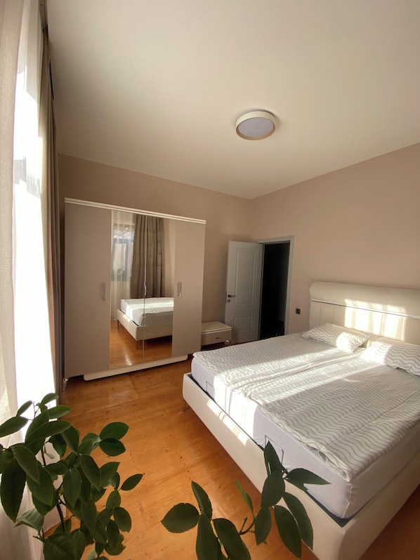 3 bedrooms, WiFi, bed sheets