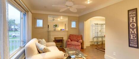 TV, fireplace