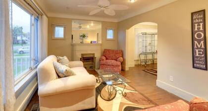 Detroit 4BR Home | Sleeps 8 + Basketball Hoop