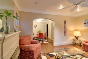Interior - Detroit 4BR Home | Sleeps 8 + Basketball Hoop (Detroit)