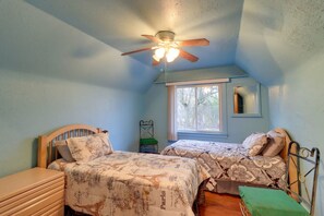 4 bedrooms, desk, iron/ironing board, WiFi