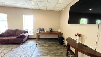 Deluxe Room, Hill View | Interior