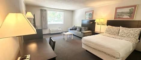 Deluxe Room, Hill View | Desk, laptop workspace, free WiFi
