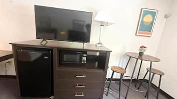 Deluxe Room, Hill View | Interior