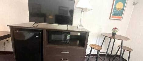 Deluxe Room, Hill View | Interior