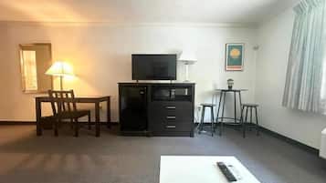 Deluxe Room, Hill View | Interior