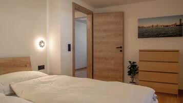 6 bedrooms, WiFi, bed sheets