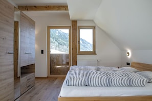 6 bedrooms, WiFi, bed sheets