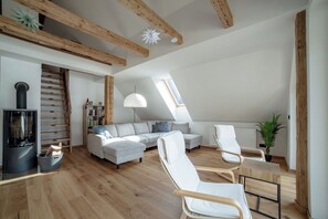 Living area - Detox Almhaus - chalet in a unique, secluded location (Pusterwald)