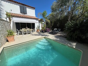 Outdoor pool - VILLA L'OLIVIER CLOSE TO THE BEACH (Pérols)
