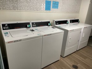 Interior - Waikiki Banyan Pineapple Suite with AC & Free Parking (Honolulu)