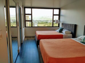 Room - Waikiki Banyan Pineapple Suite with AC & Free Parking (Honolulu)