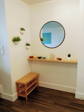 Interior - Waikiki Banyan Pineapple Suite with AC & Free Parking (Honolulu)