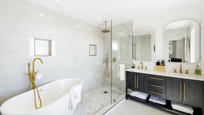 House (3 Bedrooms) | Interior - Mulholland Vista Estate by Avantstay Luxury Hillside Escape + Pool + Hot Tub + Outdoor Lounge Mulholland Drive + Near Beverly Hills + Hollywood (Los Angeles)