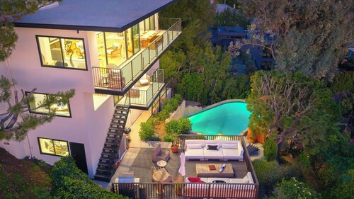 Mulholland Vista Estate by Avantstay Luxury Hillside Escape + Pool + Hot Tub + Outdoor Lounge Mulholland Drive + Near Beverly Hills + Hollywood