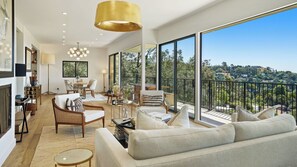 House (3 Bedrooms) | Interior - Mulholland Vista Estate by Avantstay Luxury Hillside Escape + Pool + Hot Tub + Outdoor Lounge Mulholland Drive + Near Beverly Hills + Hollywood (Los Angeles)