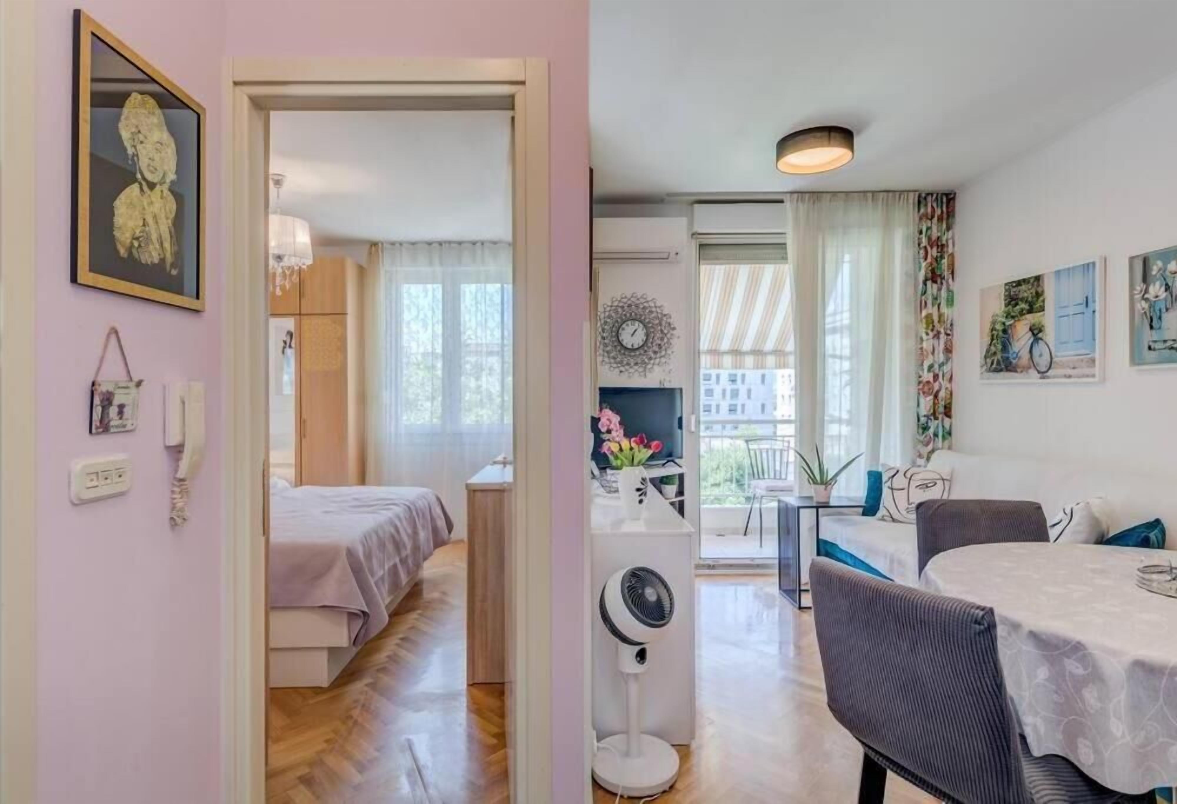 1 bedroom, iron/ironing board, internet, bed sheets