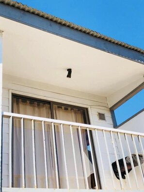 Departamento estándar, balcón, vista parcial al mar | Detalle exterior