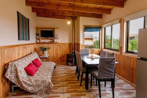 Traditional Cabin, Patio, Courtyard View | Living area