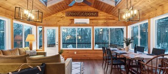 Foot Loose by Avantstay Woodsy Retreat Fireplace Near Trails + Wineries