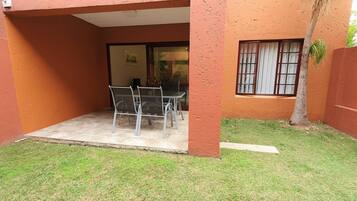 Condo, 1 Bedroom, Balcony | Outdoor dining