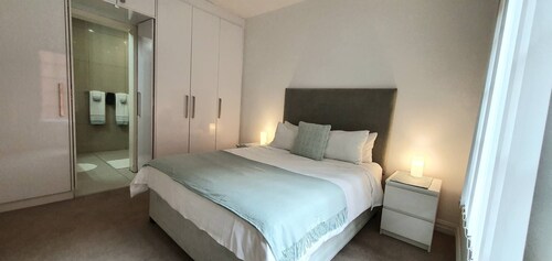 Stylish 1 BR Unit, pvt Garden, Free Wifi & Parking