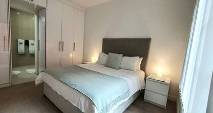 Stylish 1 BR Unit, pvt Garden, Free Wifi & Parking