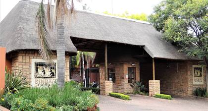 Stylish 1 BR Unit, pvt Garden, Free Wifi & Parking