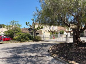 Property grounds - Mazet T3 air-conditioned swimming pool (La Londe-les-Maures)