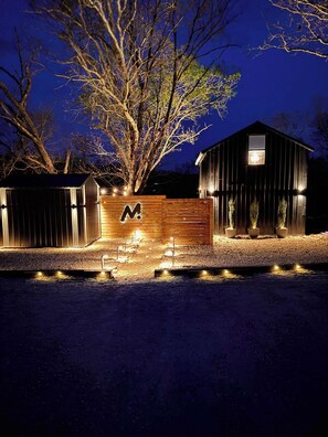 Property grounds - M at tenkiller - Modern Cabin at Lake Tenkiller with Fire Pits, Hot Tub, Large Private Patio, Boat Parking (Vian)