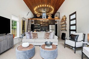 TV - M at tenkiller - Modern Cabin at Lake Tenkiller with Fire Pits, Hot Tub, Large Private Patio, Boat Parking (Vian)