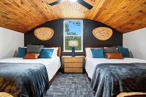 Iron/ironing board, WiFi, bed sheets - M at tenkiller - Modern Cabin at Lake Tenkiller with Fire Pits, Hot Tub, Large Private Patio, Boat Parking (Vian)