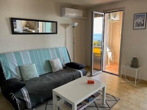 TV - Panoramic sea view Terrace Swimming pool Air conditioning Parking (Roquebrune-sur-Argens)