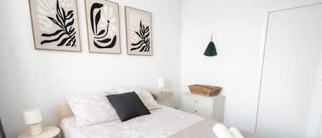 1 bedroom, WiFi, bed sheets