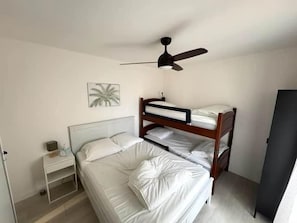 Room - Cozy 2-room apartment: patio, near the beach and all shops (Cavalaire-sur-Mer)
