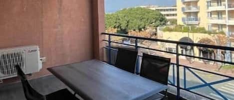 屋外ダイニングエリア