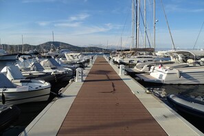 Marina - Waterfront studio: sea view, air conditioning, wifi (Cogolin)