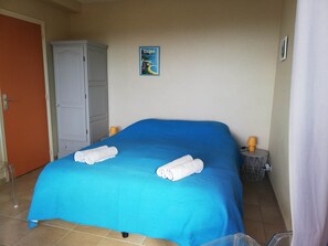 1 bedroom, iron/ironing board, WiFi, bed sheets - Exceptional sea view! Terrace, Private garage, Walking distance to the beach (Le Lavandou)