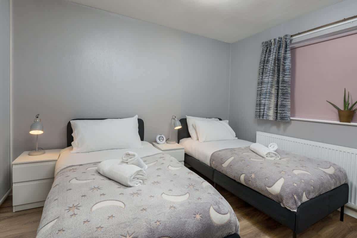 3 habitaciones, tabla de planchar con plancha y wifi gratis 