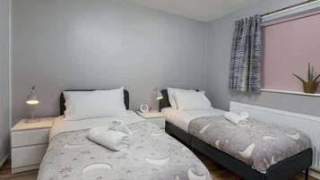 3 dormitorios, tabla de planchar con plancha, wifi gratis y ropa de cama
