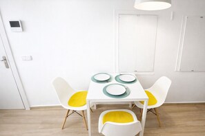 Dining - Fabulous 2-bedroom apartment with AC in Raval (Barcelona)