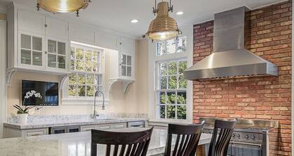 Historic Thistle Dhu Mansion w/ Speakeasy 10k Sq Ft in Village of Pinehurst