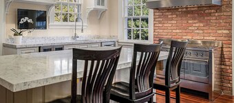 Historic Thistle Dhu Mansion w/ Speakeasy 10k Sq Ft in Village of Pinehurst