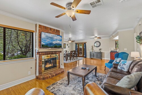 NEW! Casa de Cameron Games/Grill/Lake!