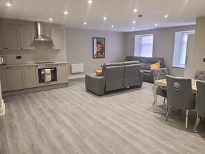 Living area - Cosy Private Ensuite Room in Central Blackburn (Blackburn)