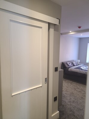 Interior - Cosy Private Ensuite Room in Central Blackburn (Blackburn)