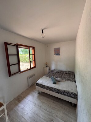 2 bedrooms, iron/ironing board, bed sheets - Forest & beach holiday home (Grayan-et-l'Hôpital)