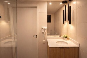 Basic Apartment | Bathroom - Smart Bourbon 307 (São Paulo)