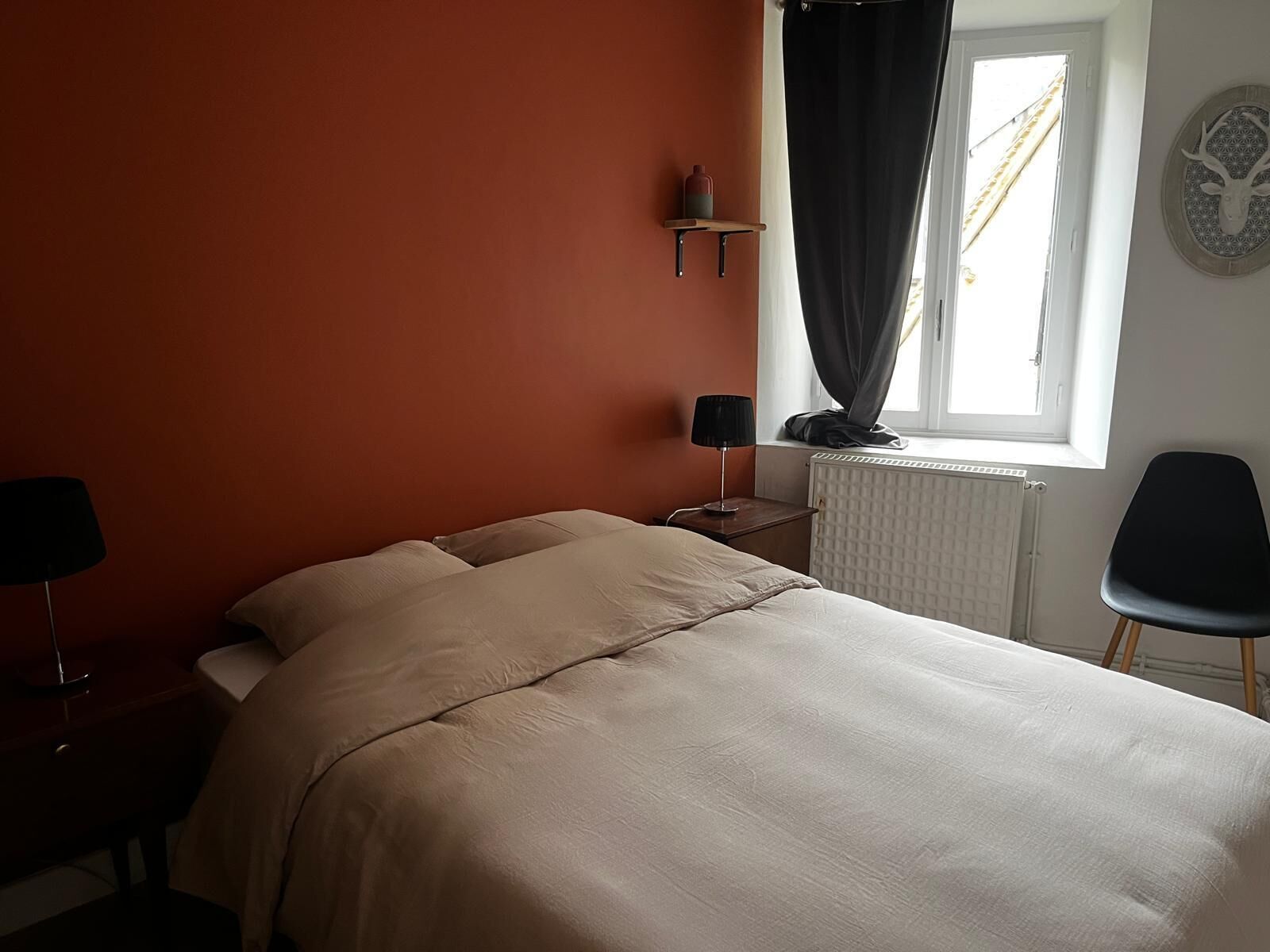 1 chambre, fer et planche à repasser, draps fournis